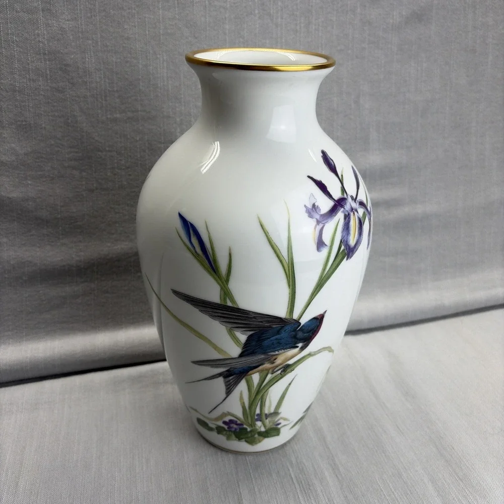 Franklin Porcelain Meadowland Bird Vase Basil Ede Limited Edition 11.5